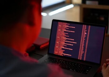 Smishing Triad Linked to 194,000 Malicious Domains in Global Phishing Operation